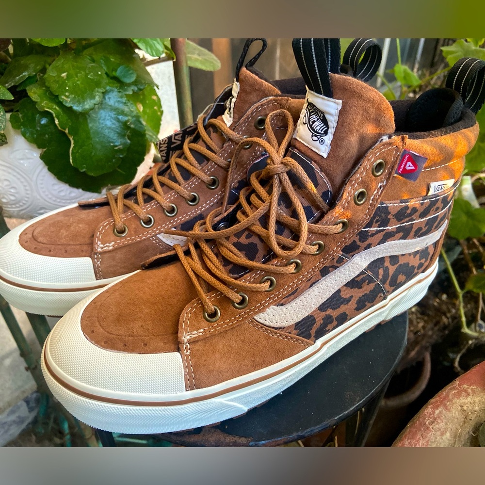 VANS Off The Wall Waterproof Leopard Sneakers Mens 8. Woman’s 9 1/2. Unisex.